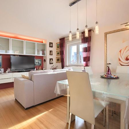 Appartamento Tomisha Pjescana Uvala Esterno foto