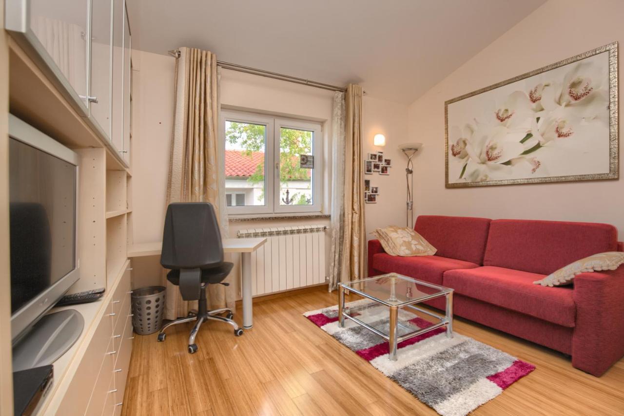 Appartamento Tomisha Pjescana Uvala Esterno foto