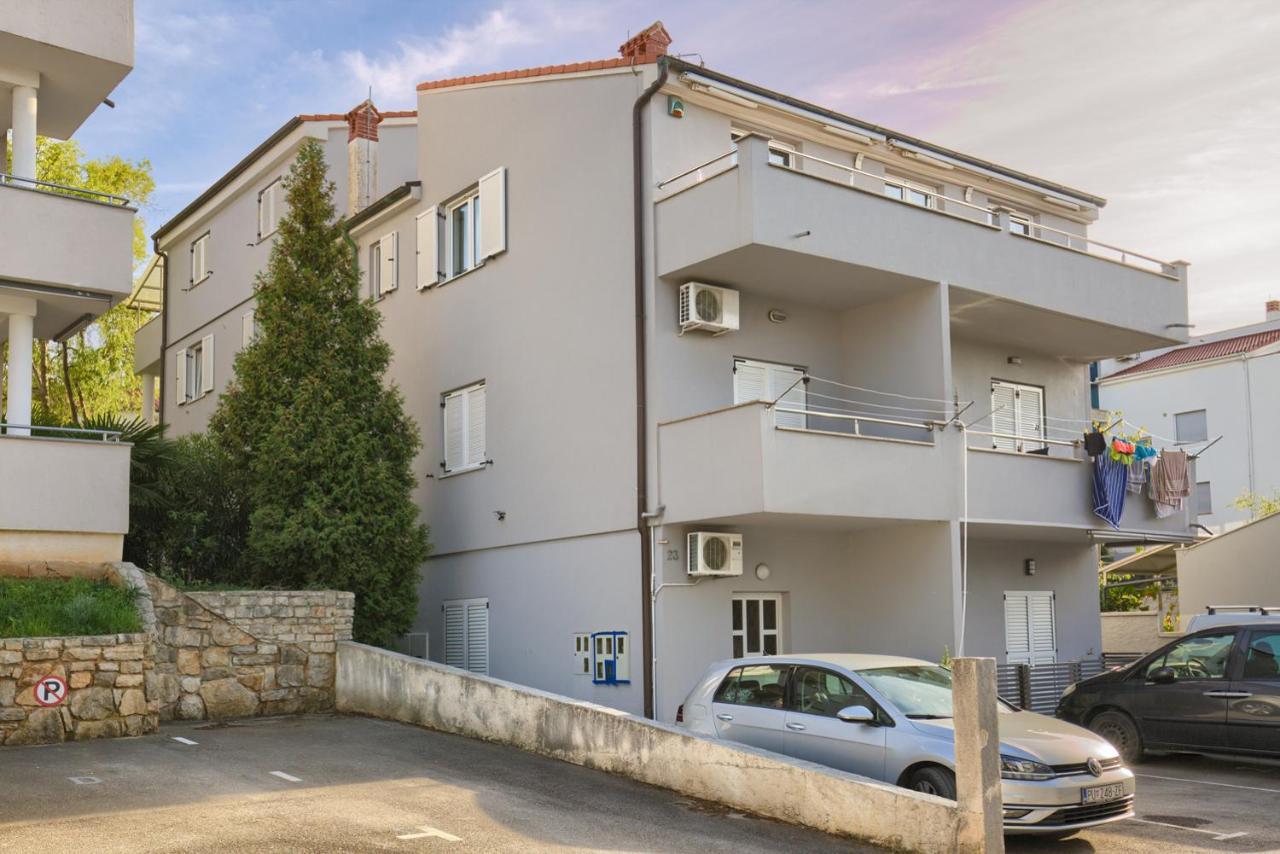 Appartamento Tomisha Pjescana Uvala Esterno foto