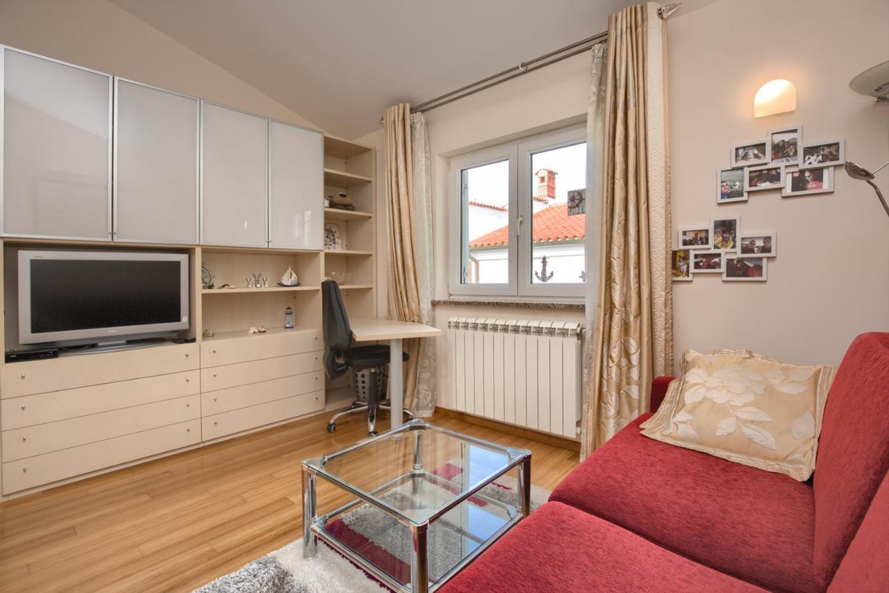 Appartamento Tomisha Pjescana Uvala Esterno foto